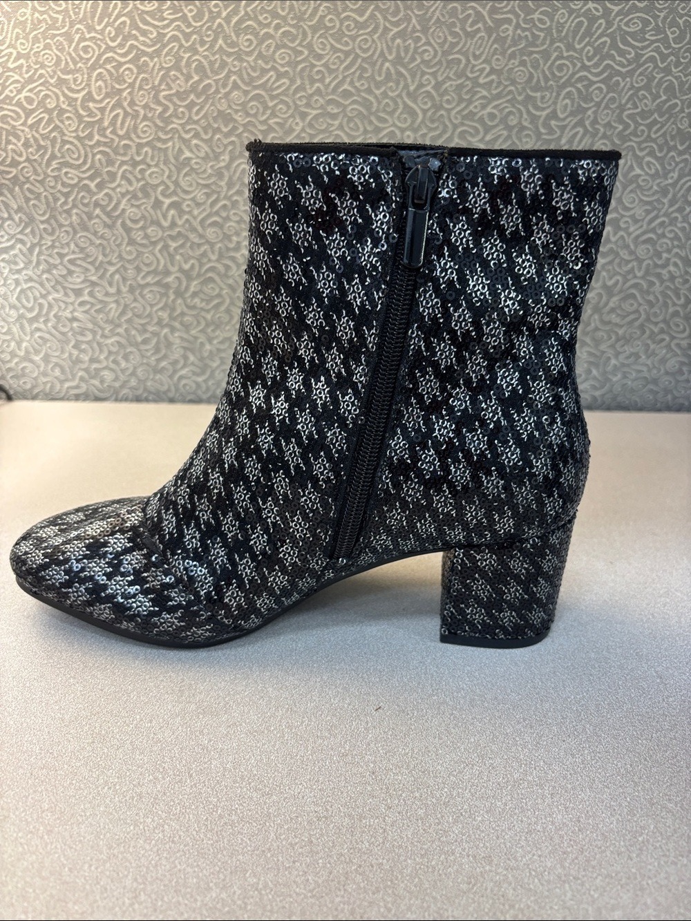 Amelia Grace Black & Silver Sequined Houndstooth Julia Ankle Boots Size 6 - Picture 5 of 10